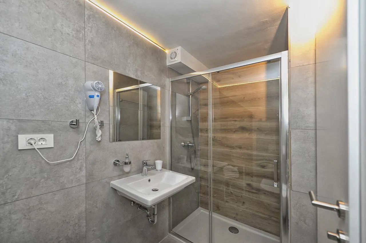 Deluxe Villa No.10 - Rooms & Apartments Mandre